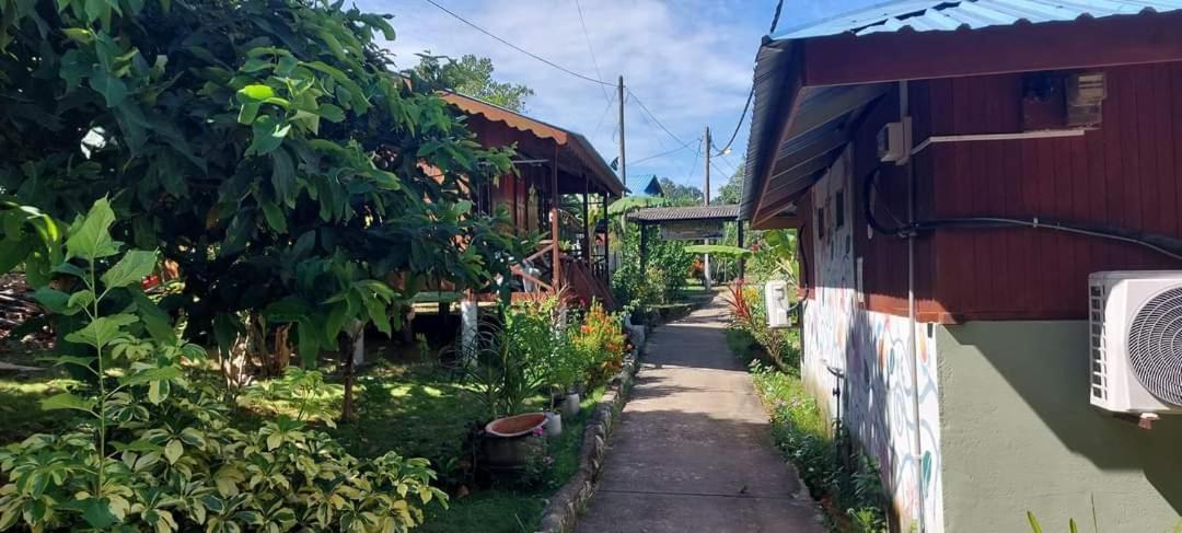 Hotel Ella'S Place Salang Tioman Zewnętrze zdjęcie