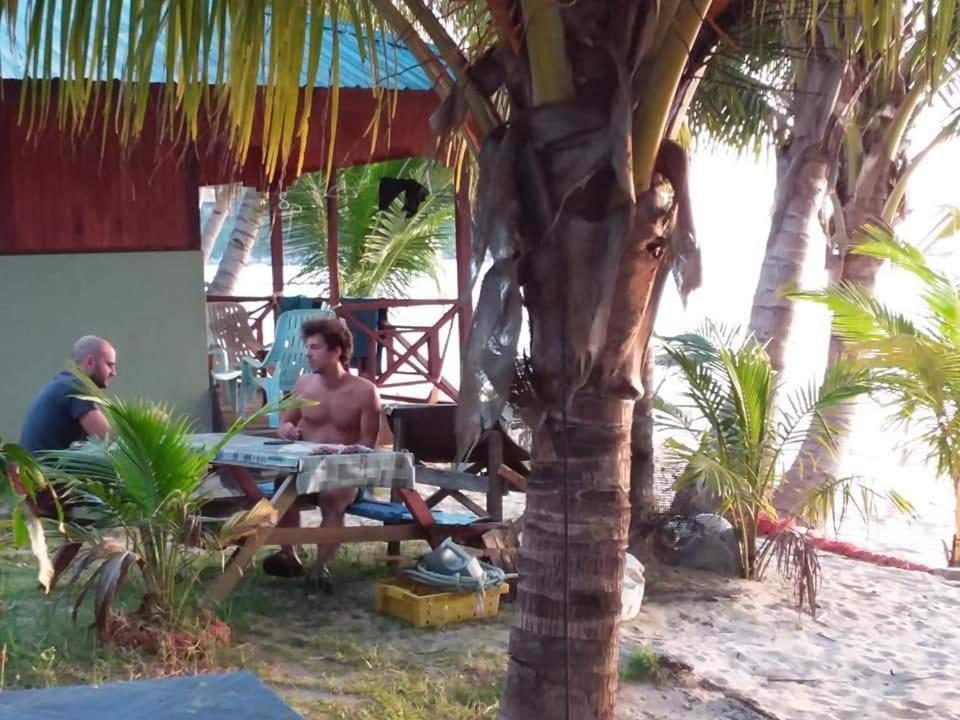 Hotel Ella'S Place Salang Tioman Zewnętrze zdjęcie